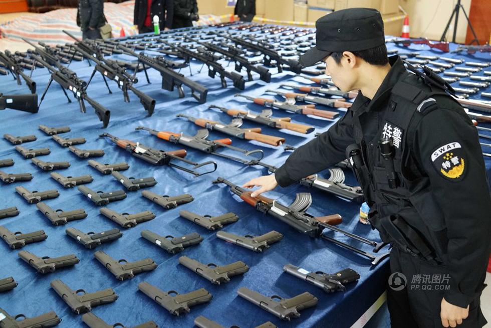 貴陽(yáng)警方搗毀地下兵工廠 繳槍上萬(wàn)支