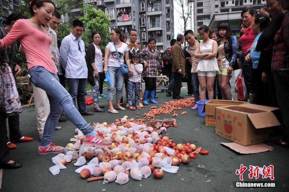 幼兒園疑給學(xué)生吃劣質(zhì)食物 家長(zhǎng)討說(shuō)法
